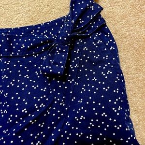 Size 4, vineyard vines skirt/shorts